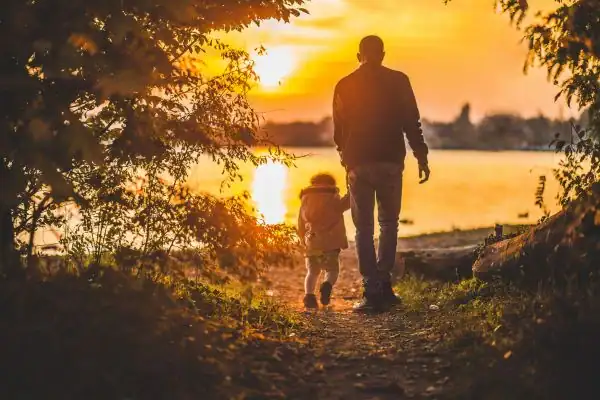 image of dad and child - parental alienation Exeter